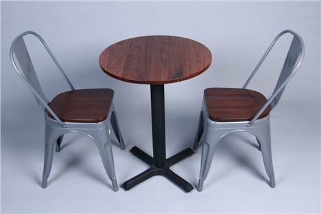 Mesa de centro pegada con borde de madera de nogal negro